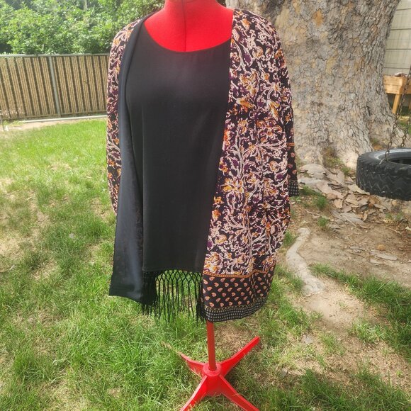 Set of 3. Kimono jacket with 2 matching sleeveless, fringed, tops. 1X - Picture 13 of 13